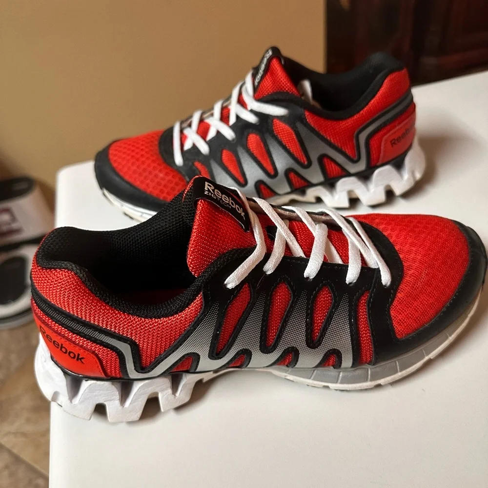 Reebok women’s shoes size 5‎